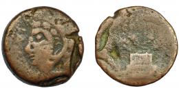113 - HISPANIA ANTIGUA. LASCUTA. As. A/ Cabeza de Melkart a izq. con leonté, delante LASCVT. R/ Altar con palmas, debajo ley. libio-fenicia no visible. AE 17,23 g. 28,2 mm. I-1665. ACIP-940. BC/RC. Muy rara.