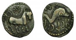 34 - HISPANIA ANTIGUA. ASIDO. Semis. A/ Toro a der., encima estrella. R/ Delfín a der., encima creciente con punto, debajo ley. libio-fenicia 'sdnbl. AE 5,36 g. 22,8 mm. I-158. ACIP-914. MBC.