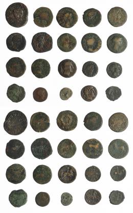 HISPANIA ANTIGUA. Lote de 20 monedas de bronce ibéricas e hispano-romanas, algunas con contramarcas. RC/BC.
