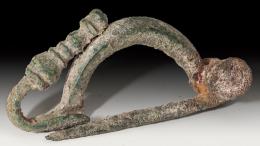 ARQUEOLOGÍA. HISPANIA ANTIGUA . Fíbula de tipo La Tène (IV a.C.). Bronce. Longitud 3,7 cm.