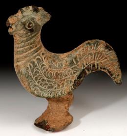 ARQUEOLOGÍA. ROMA. Imperio Romano. Figura de gallo (I-II d.C.). Bronce. Altura 4,7 cm.