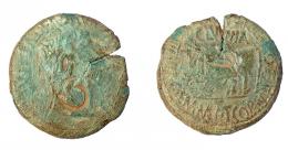 COLECCIÓN CORES. CLUNIA. TIBERIO. As. A/ Cabeza laureada a der.; TI CAESAR AVG F AVGVSTVS IMP. R/ Toro a izq., encima CLVNIA, alrededor C AEM METO T COR MATE L CAEL PRES C CAEL CAND IIII VIR. Contramarca cabeza de águila en anv. y otra en rev. AE 9,68 g. 26 mm. RPC-454. APRH-454. ACIP-3174. CC-5099, mismo ejemplar. Cospel abierto. Pátina verde. MC/MBC-.