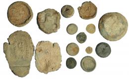 HISPANIA ANTIGUA. Lote de 15 plomos no identificados, 5 de ellos aparentemente romanos. Pesos entre 2,68 y 333 g. De RC a MBC.