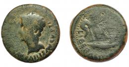 HISPANIA ANTIGUA. EBORA. Augusto. Dupondio. A/ Cabeza a izq.; (PERMISSV) CAESARIS AVGVSTI. R/ Instrumentos sacerdotales; LIBERALI(TATIS IVL EBOR). AE 24,13 g. 32,3 mm. I-900. ACIP-3417. Múltiples rayitas. Pátina verde oscuro. RC. Ex Áureo, 25-10-2000, lote 216.