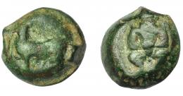 HISPANIA ANTIGUA. EBUSUS. Cuarto. A/ Bes. R/ Toro a izq. con cabeza de frente. AE 3,27 g. 13,2 mm. I-907. ACIP-968. Pátina verde. MBC-. Ex Áureo, 21-1-1997, lote 162. 