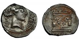 REPÚBLICA ROMANA. SCRIBONIA. Denario. Roma (62 a.C.). R/ Pozo escriboniano adornado con guirnaldas, debajo martillo. AR 3,39 g. 19 mm. CRAW-4161. FFC-1103. Falta por limadura un 10%. MBC-. 
