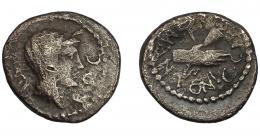 PERIODO JULIO CÉSAR- AUGUSTO. MARCO ANTONIO. Quinario. Roma (40-39 a.C.). A/ Cabeza velada de Concordia a der. R/ Dos manos saludándose, detrás caduceo; M ANTON C CAESAR. CRAW-529/4b. BC+/MBC-. Escasa. 