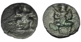 HISPANIA ANTIGUA. EBUSUS. Octavo. A/ y R/ Bes desnudo con dos serpientes. AE 0,33 g. 8,16 mm. I-913. ACIP-699.Pátina verde oscuro. MBC/MBC-. Rarísima. 