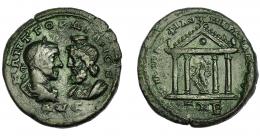 IMPERIO ROMANO. GORDIANO III. AE 26 (239-240). Marcianópolis. A/ Bustos de Gordiano III y Serapis enfrentados. R/ Templo tetrástilo con punto en frontón y Fortuna en el interior. RPC-VII.2 ID 27920. Varbanov-2015. MBC-.