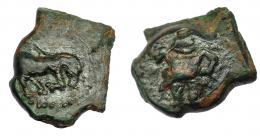 HISPANIA ANTIGUA. EBUSUS. Octavo. A/ Bes de frente. R/ Toro embistiendo a der. AE 1,47 g. 11,79 mm. I-524. ACIP-742 (pseudo-Ebusus). Cospel irregular. Pátina oscura. MBC-. Rarísima. 