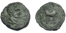 49 - HISPANIA ANTIGUA. CAESARAUGUSTA. Augusto. As. A/ Cabeza laureada a der., delante lituus, detrás simpulum; (AV)GVSTVS (DIVI F). R/ Yunta fundacional a der., debajo II VIR, encima CAE(SAR AVG)/MN KANINIO ITER L (TITIO). AE 14,37 g. 29 mm. I-322. APRH-322. ACIP-3046. Vanos. Pátina oscura. MBC+.