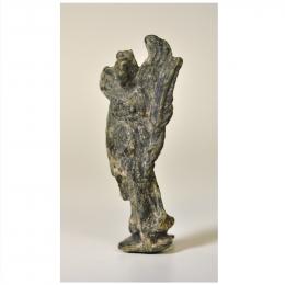 ROMA. Imperio Romano. Figura de Victoria sobre base. Bronce. Altura 5 cm.
