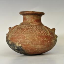 PREHISPÁNICO. Cuenco con decoración geométrica. Cultura Moche (150-700 d.C). Terracota con policromía. Longitud 11,5 cm.