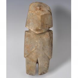 PREHISPÁNICO.  Ídolo antropomorfo. Cultura Mezcala (800-200 a.C). Mármol. Longitud 22 cm. Ex Meza Family Collection. Ex Arte Primitivo Gallery.