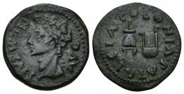 HISPANIA ANTIGUA. COLONIA PATRICIA. Semis. Augusto. A/ Cabeza a izq.; PERM CAES AVG. R/ Ápex y símpulo; COLONIA-PATRICIA. AE 5,49 g. 22,2 mm. APRH-130a. I- 1992. ACIP-3358. CC-4299, mismo ejemplar. Pátina oscura. MBC. Ex subasta Jesús Vico 157 (2020), lote 213. Ex colección Cores.