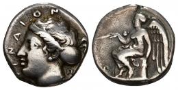 GRECIA ANTIGUA. BRUTTIUM. Terina. Estátera (c. 420-400 a.C.). A/ Cabeza de Terina a izq., detrás P, alrededor (TEP).INAION. R/ Niké con cetro sentada sobre cipo a izq., delante P. AR 7,45 g. 19,86 mm. COP-No. SBG-No. MBC-. Rara. Ex colección Guadán, 1539.