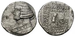 GRECIA ANTIGUA. REYES DE PARTIA. Orodes II (57-38 a.C.). Dracma. R/ Monograma debajo del arco poco legible. SEP-45.9 ss. AR 2,54 g. 21,47 mm. Ligeras erosiones. MBC/MBC-.