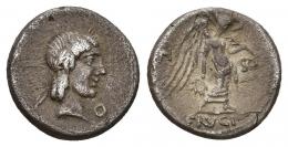 REPÚBLICA ROMANA. CALPURNIA. L. Calpurnius Piso Frugi. Quinario. Roma (90 a.C.). A/ Cabeza de Apolo a der., delante O. R/ Victoria a der. con corona y palma, (L PI-)SO, exergo FRVGI. AR 1,91 g. 13,24 mm. CRAW-340.2e. MBC-/MBC.