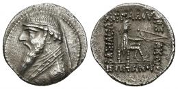 GRECIA ANTIGUA. REYES DE PARTIA. Mitrídates II (121-91 a.C.). Dracma. Ecbatana. AR 3,85 g. 20,40 mm. SEP-26.1.Porosidades. MBC/MBC+. 