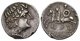 HISPANIA ANTIGUA. IKALKUSKEN. Denario. A/ Cabeza masculina con collar a der. R/ Jinete a izq. con dos caballos, rodela y manto, en exergo IKaLKuNSKeN. AR 3,79 g. 18,3 mm. I-1402. ACIP-2084. Defectos de cospel. MBC+. Ex subasta Áureo 89.1 (1998), lote 1466.