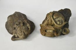PREHISPÁNICO. Lote de 2 figuras: un fragmento de máscara y una figura en el interior de un caparazón de tortuga. Cultura Maya (550-950 d. C.) y Moche (150-700 d. C.). La máscara se encuentra fragmentada y reconstruida. Terracota. Longitud 20 cm y 22 cm.