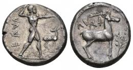 21 - GRECIA ANTIGUA. BRUTTIUM. CAULONIA. Estátera (480-388 a.C.). A/ Apolo a der. con rama y figura, delante ciervo, KALA. R/ Ciervo a der., delante rama de laurel, encima KALA retrógrada. AR 7,80 g. 18,9 mm. COP-1710. SBG-462 vte. Pequeñas marcas. MBC+. Ex subasta Jesús Vico 126 (9-6-2001), lote 194.