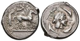 25 - GRECIA ANTIGUA. SICILIA. SIRACUSA. Tetradracma (485-465 a.C.). A/ Cuadriga a der. coronada por Niké volando. R/ Cabeza de Aretusa a der. rodeada por 4 delfines; SIRAKOSION. AR 17,37 g. 25,3 mm. COP-628. SBG-921. Leves vanos. MBC+.