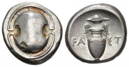 44 - GRECIA ANTIGUA. BEOCIA. Tebas. Estátera (c. 379-338 a.C.). A/ Escudo beocio. R/ Cántaro, encima grano, en campo FA-ST. AR 12,20 g. 20,2 mm. COP-319. SBG-2395 vte. Rayitas y pequeña hoja. EBC-.