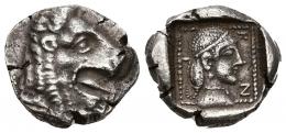46 - GRECIA ANTIGUA. CARIA. Cnido. Dracma. A/ Prótomo de león a der. R/ Cabeza de Afrodita con coleta y diadema a der., en campo KNI, todo dentro de gráfila cuadrada de puntos y cuadrado incuso. AR 5,46 g. 16,5 mm. COP-240. SBG-4834. Cospel abierto. MBC+/MBC. Ex subasta ASIN (3-12-1998).