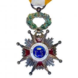 478 - MEDALLAS Y CONDECORACIONES. FRANCISCO FRANCO. Cruz de caballero de la Orden de Isabel la Católica. En su estuche. 6,1 x 4,16 cm. G-78. SC.