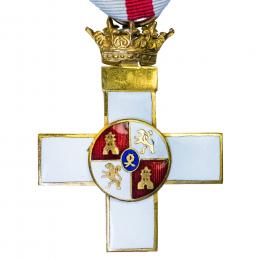 479 - MEDALLAS Y CONDECORACIONES. FRANCISCO FRANCO. Orden del Mérito Militar. Cruz de primera clase distintivo blanco. Cinta blanca y roja. 5,1 x 3,98 cm. G-178. SC.