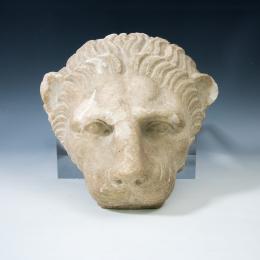 ARQUEOLOGÍA. EDAD MODERNA. Fragmento de cabeza de león. ¿Siglos XVI-XVIII? Mármol. Longitud 24 cm.