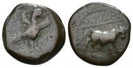 137 - HISPANIA ANTIGUA. OBULCO. Semis. A/ Águila a der., detrás creciente. R/ Toro a der., encima externa con línea OBVLCO. AE 6,49 g. 19,9 mm. I-1849. ACIP-2241. BC+. Muy rara.