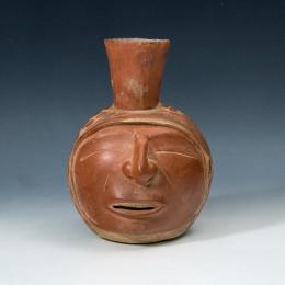 2068   -  ARQUEOLOGÍA. PREHISPÁNICO. Moche. Vasija en forma de retrato de mujer (ss. II-VII d. C). Cerámica policromada. Altura  22 cm.