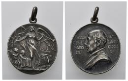 3297   -  ALFONSO XIII. Medalla. Primer centenario de Jovellanos. 1911. Gijón. Metal blanco 9,15 g.  25,15 mm. Con su anilla. MBC+.