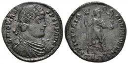 208 - IMPERIO ROMANO. JOVIANO. Follis. Tesalónica (363-364). A/ Busto diademado, drapeado y acorazado a der.; D N IOVIANVS P F P P AVG. R/ El emperador mirando a der. con victoria y labarum; VICTORIA ROMANORVM. -/-//.TESG. . AE 7,61 g. 27,7 mm. RIC-238. Raya en anv. BC+.