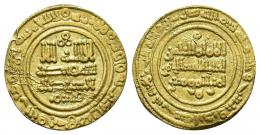 235 - ACUÑACIONES HISPANO-ÁRABES. CALIFATO. Abd al-Rahman III. Dinar. 331 H. Al-Andalus. AU 3,86 g. 18,3 mm. V-393. Golpecito en gráfila. Ligero metal mal batido. MBC+.