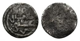 3214 - ACUÑACIONES HISPANO-ÁRABES. ALMORÁVIDES. Ali b. Yusuf. 1/2 quirate. Sin ceca. AR 0,46 g. 9,1 mm. V-no. Benito-Ca29. BC+. Escasa.