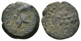 COLECCIÓN CORES. REYES NÚMIDAS Y MAURETANOS. BOCCO I. Shemesh (¿118-80 a.C.?). A/ Cabeza a der.; bqs hmmlkt. R/ Estrella entre espiga y racimo, debajo zig-zag; ley. mqm sms. AE 4,04 g. 18 mm. MAA-45d; CC-5748, mismo ejemplar. Pátina verde oscuro. BC+. Rara. 
