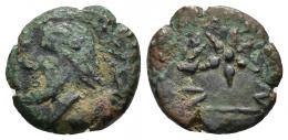 COLECCIÓN CORES. REYES NÚMIDAS Y MAURETANOS. BOCCO I. Shemesh (¿118-80 a.C.?). A/ Cabeza a izq.; bqs hmmlkt. R/ Estrella entre espiga y racimo, debajo zig-zag; ley. sms. AE 2,77 g. 17 mm. MAA-45a o inédita; CC-5789, mismo ejemplar. BC+/MBC-. Muy rara.