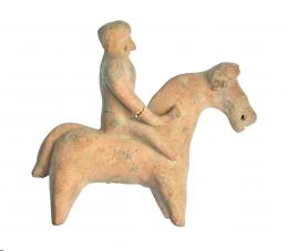 532  -  VALLE DEL INDO. Cultura Harappa. III milenio a.C. Terracota. Figura con representación de jinete. Altura 13,4 cm. Restaurado / pegado.