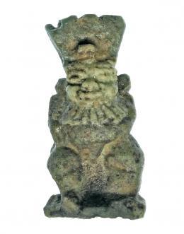 549  -  EGIPTO. Período tardío bajo dominación del Imperio Aqueménida (?). s. IV a.C. Fayenza. Amuleto con representación de dios Bes. Altura 3,1 cm. Incluye peana.