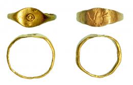577  -  ROMA. Imperio Romano. I-III d.C. Oro. Lote de 2 anillos: uno con motivo cirular y otro con V.F. Diámetro interior: 11 y 13 mm.