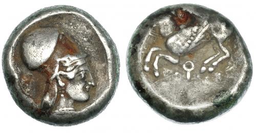 122 - CORINTIA. CORINTO. Estátera. Finales s. VI a. C. A/ Pegaso a izquierda, debajo q. R/ Cabeza de Atenea a der. en cuadrado incuso. SBG-1867. COP-755. Pequeñas oxidaciones. MBC/MBC-.