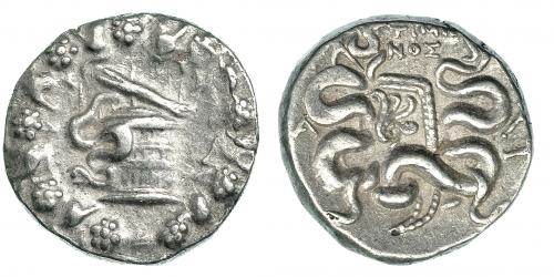 128 - FRIGIA. APAMEIA. Cistóforo. R/ Magistrado Timonos. AR 12,41 g. SBG-5114 (vte.). MBC.