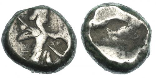 131 - PERSIA. Siclo. Reyes Aqueménidas (de Darío I a Jerjes V). Sardes. A/ Rey arrodillado con arco a der. AR 5,56 g. COP-280. SBG-4678. BC+.