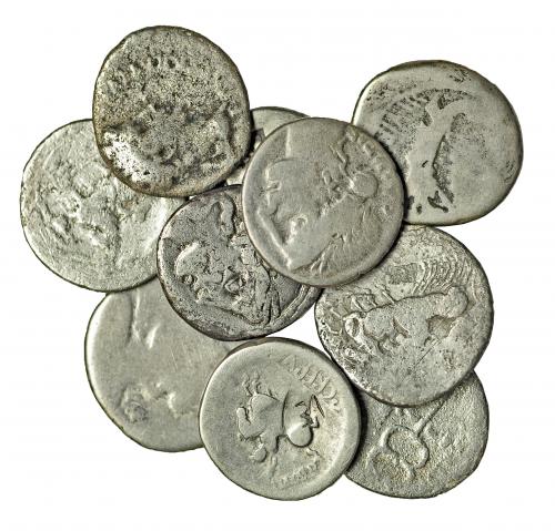 146   -  Lote 10 piezas: 8 denarios de República, 1 denario de Marco Antonio y 1 denario de Augusto. RC.