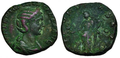 308 - HERENNIA ETRUSCILLA. Sestercio. Roma. R/ Fecunditas a izq., con timón, delante niño; (F)ECVNDITAS AVG, S-C.RIC 135a. MBC-/BC. Pátina verde. Escasa.