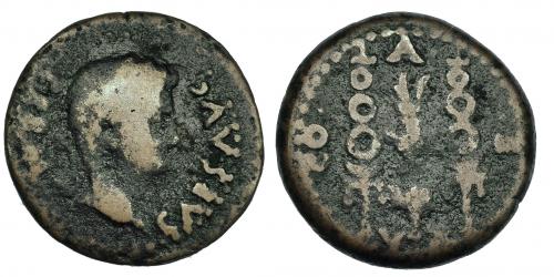 33 - EMÉRITA AUGUSTA. Augusto. Semis (27 a.C.-14 d.C.). A/ Cabeza laureada a der. R/ Aquila entre dos signa. I-1017. RPC-16. BC/BC+.
