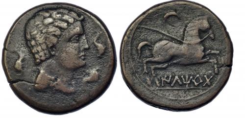 47 - ILTIRTA. Semis. A/ Cabeza masculina con collar y manto a der., alrededor tres delfines. R/ Caballo galopando con rienda suelta a der., encima creciente, debajo sobre línea ILTiRTa. CNH-21. I-No. ACIP-1250. Ex col. Cervera, ex HSA 23303. Ex Vico 131, 213. MBC-. Escasa.